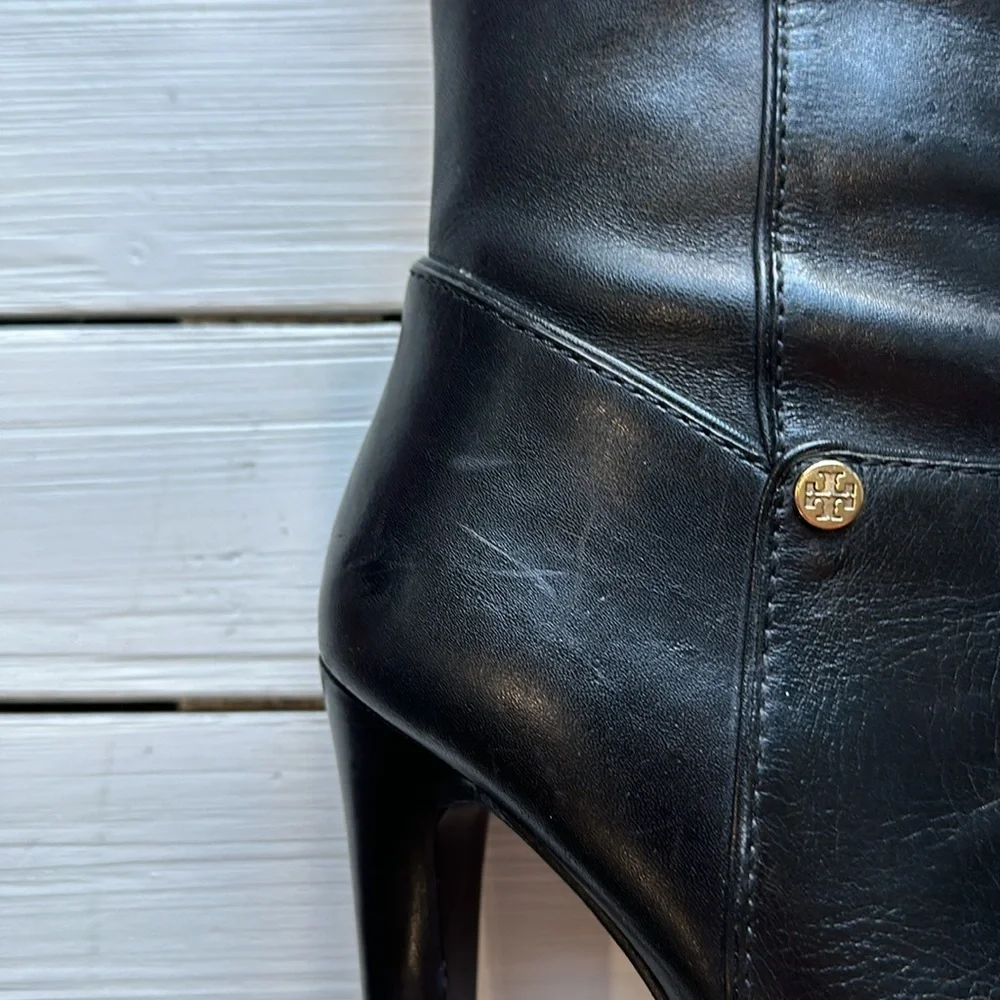 Tory Burch Black Tall Kasey Heeled Smooth Leather Boots Logo size 5.5